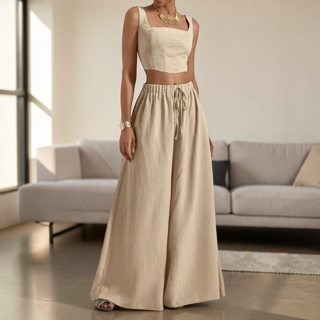 Conjunto de dos piezas sin mangas: pantalón de pierna ancha y top corto.