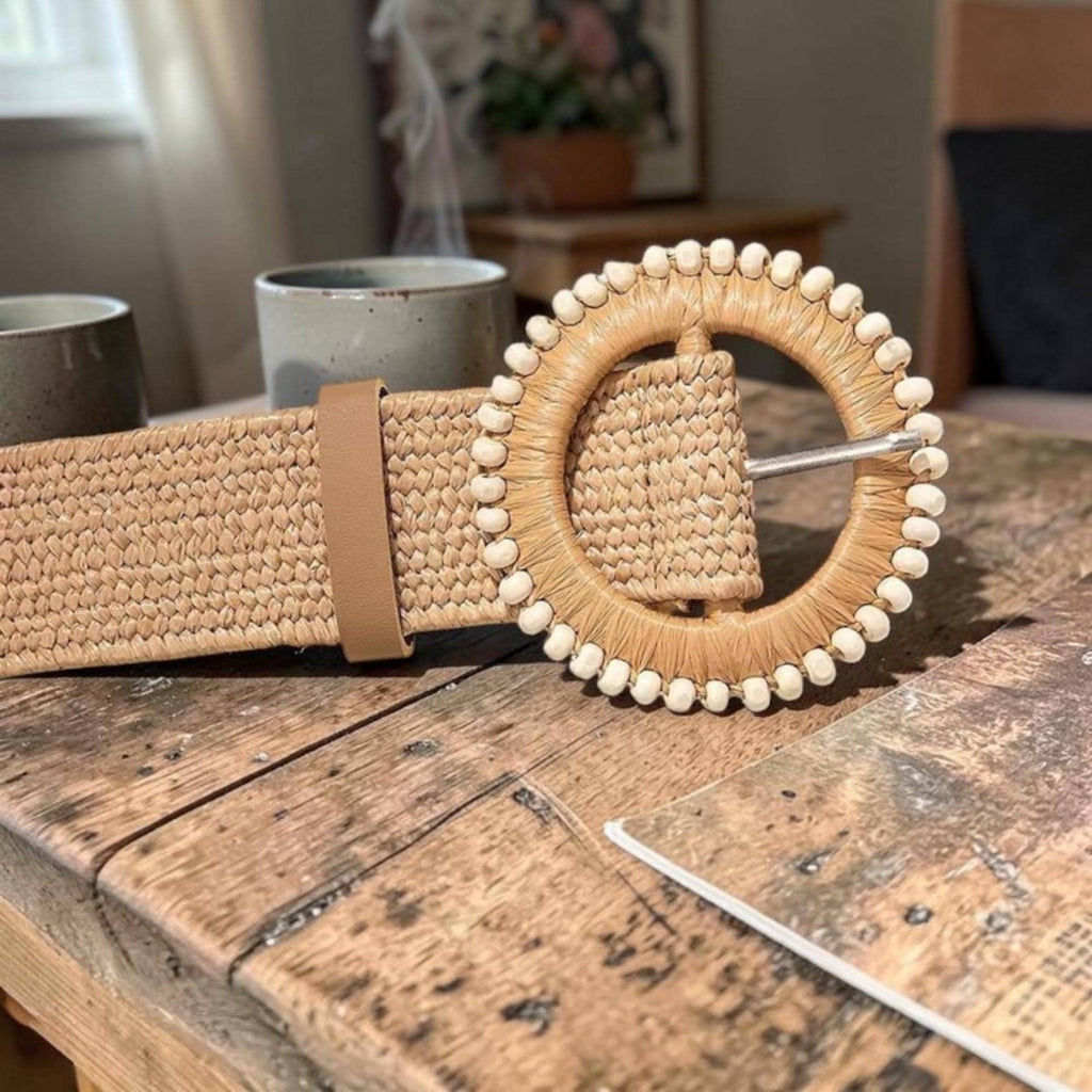 Cinturón tejido estilo boho, hebilla redonda.