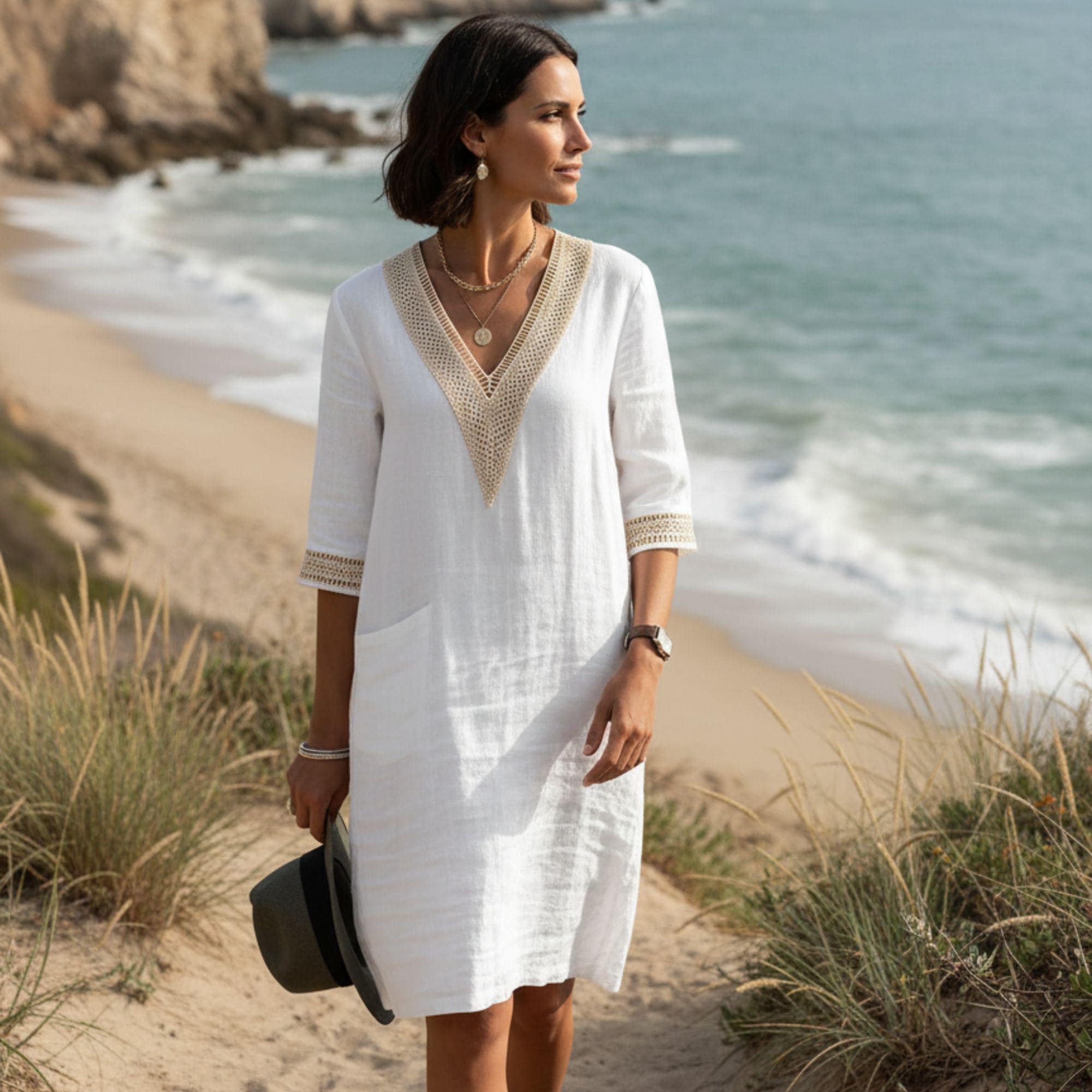 Vestido de algodón con ribete de encaje.