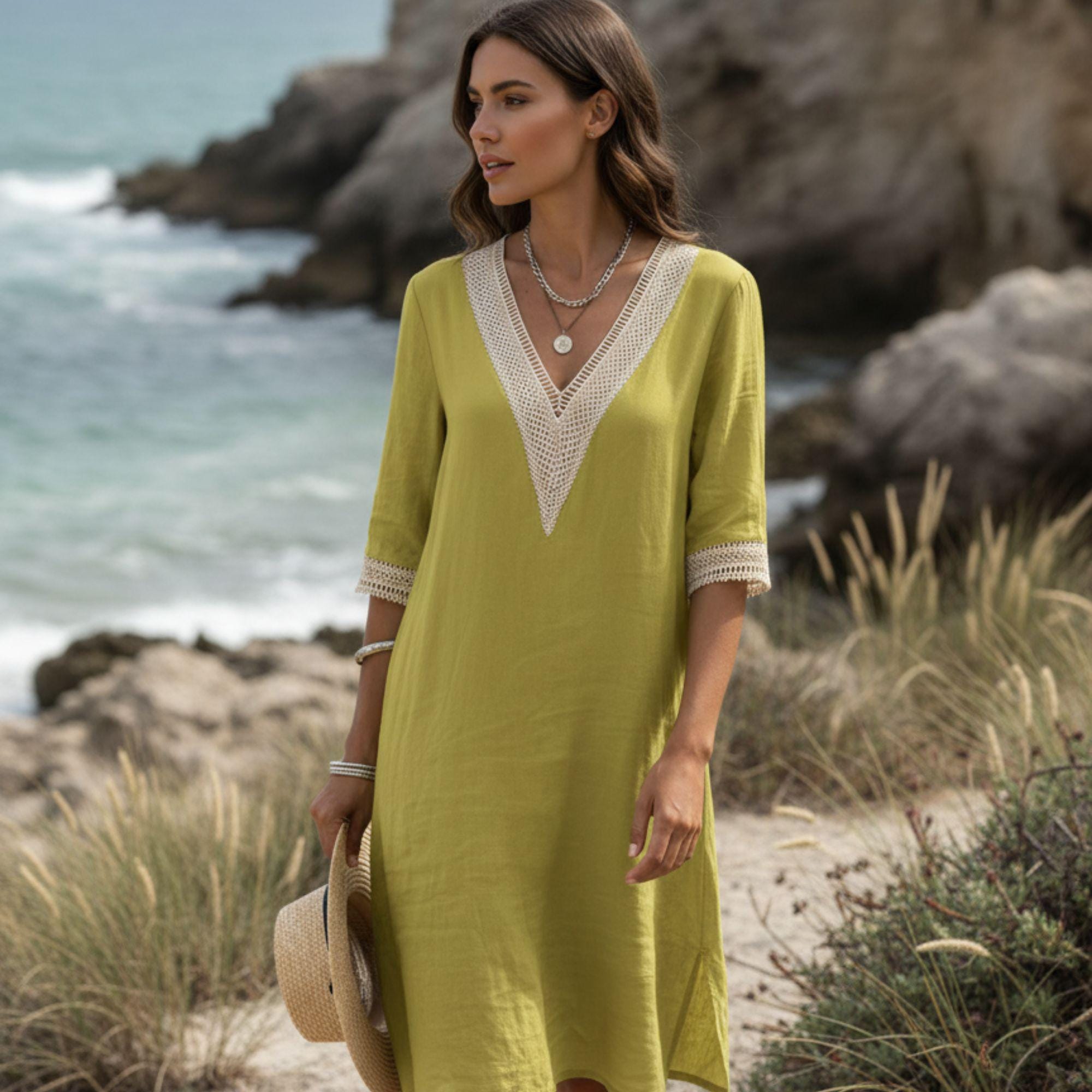 Vestido de algodón con ribete de encaje.