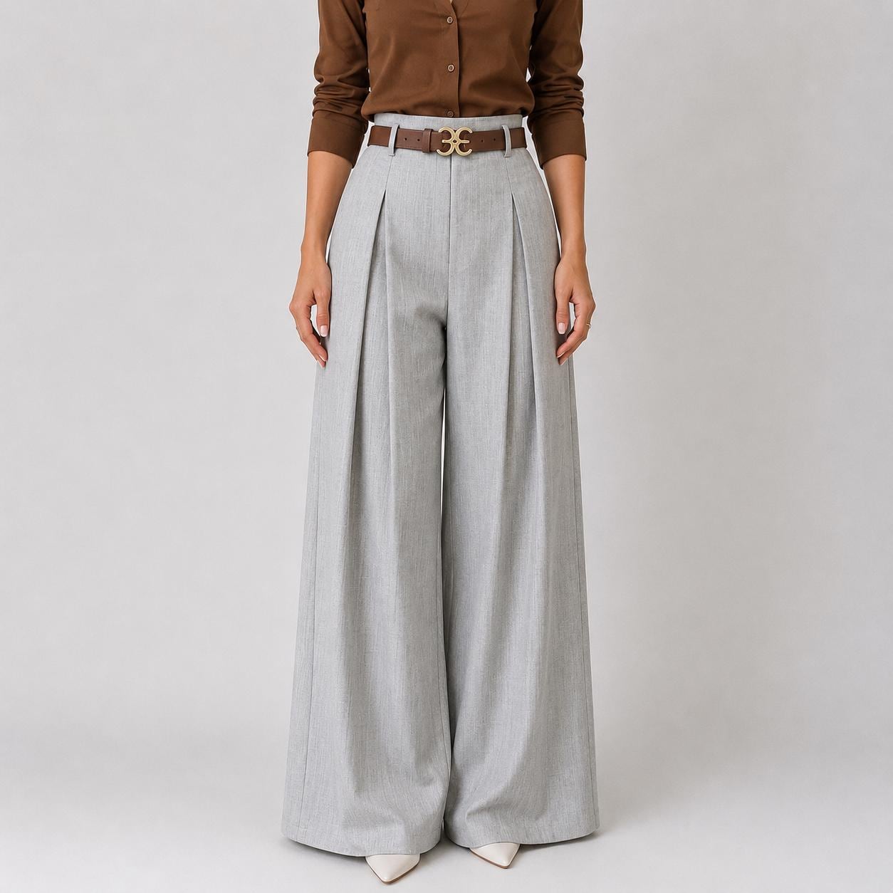 Pantalones de talle alto y pierna ancha con cintura elástica plisada.