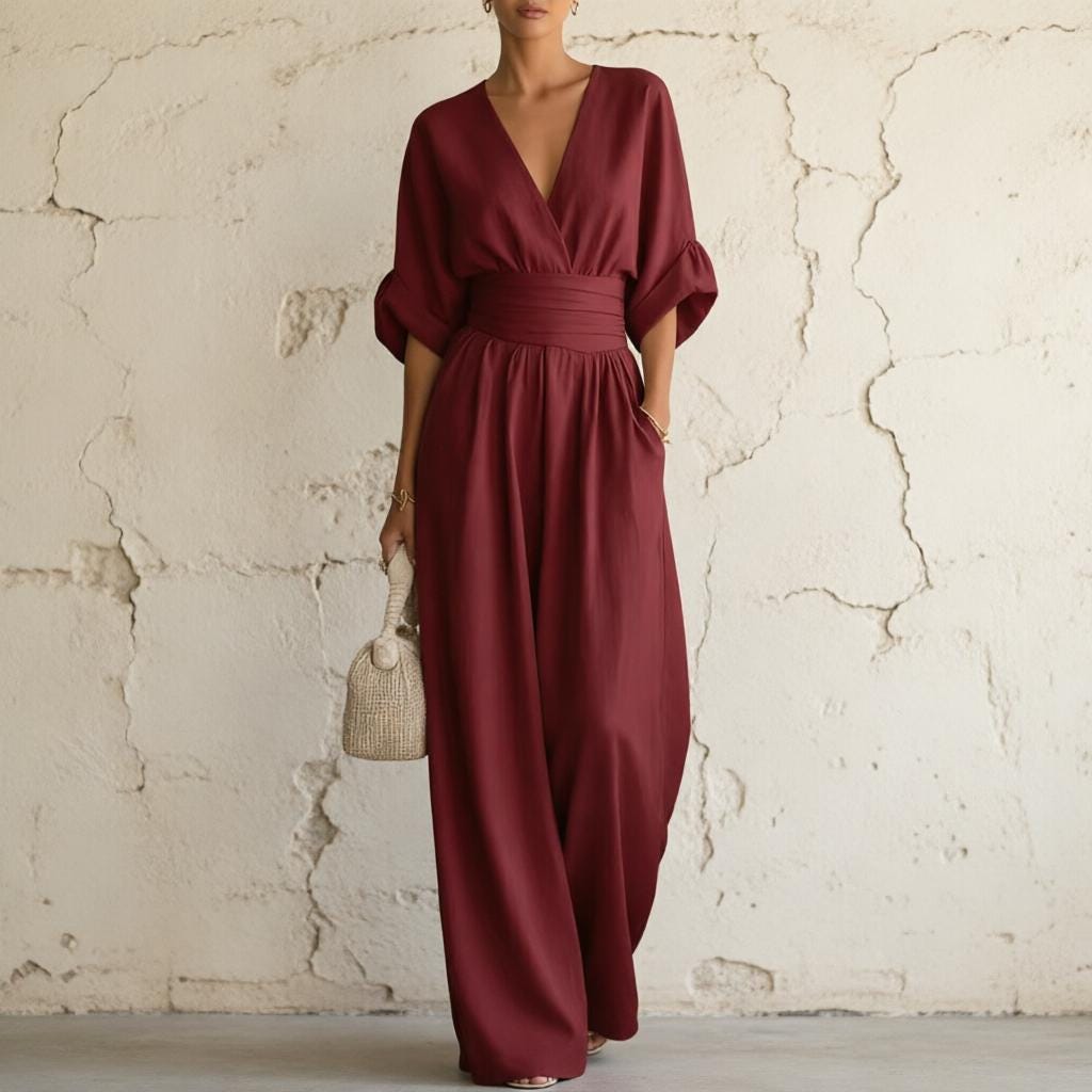 Mono de mujer estilo boho chic de pierna ancha con escote en V.