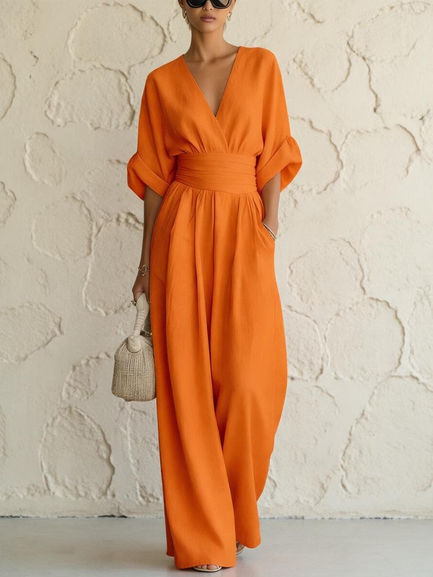 Mono de mujer estilo boho chic de pierna ancha con escote en V.