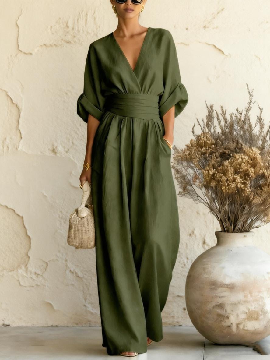 Mono de mujer estilo boho chic de pierna ancha con escote en V.