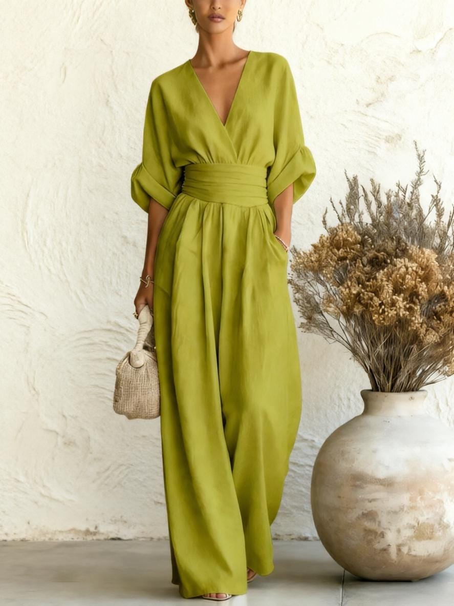 Mono de mujer estilo boho chic de pierna ancha con escote en V.