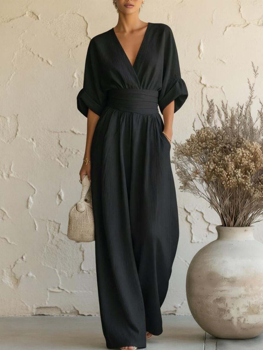 Mono de mujer estilo boho chic de pierna ancha con escote en V.