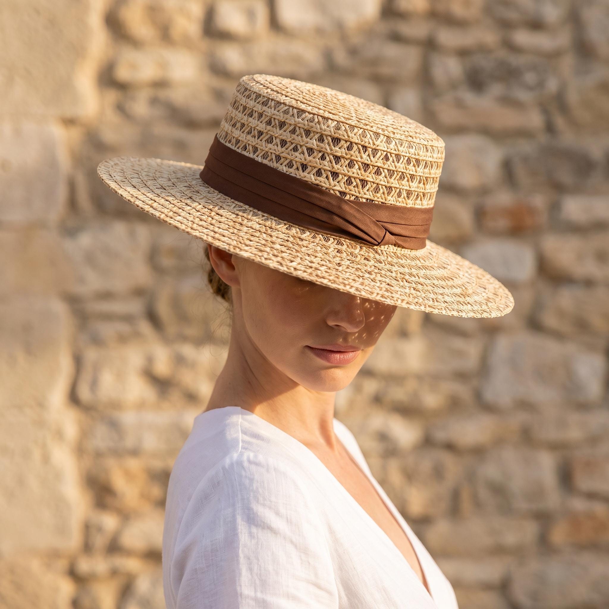 Sombrero de paja estilo canotier francés para mujer.