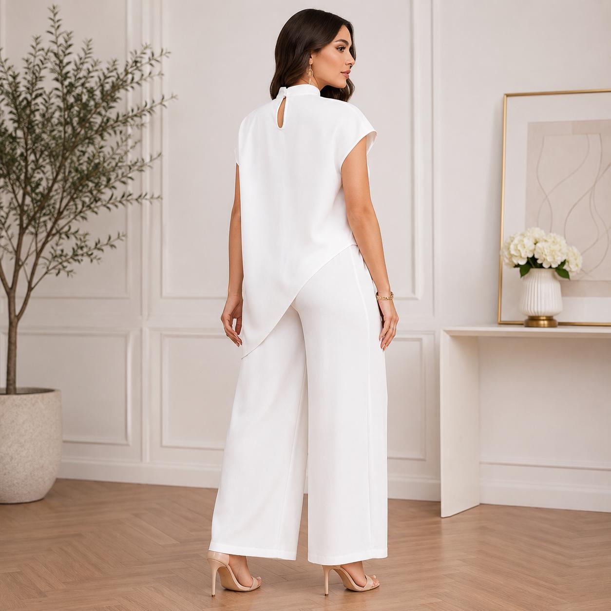 Conjunto de dos piezas pantalón ancho y top tipo túnica asimétrico.
