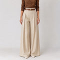 Pantalones de talle alto y pierna ancha con cintura elástica plisada.