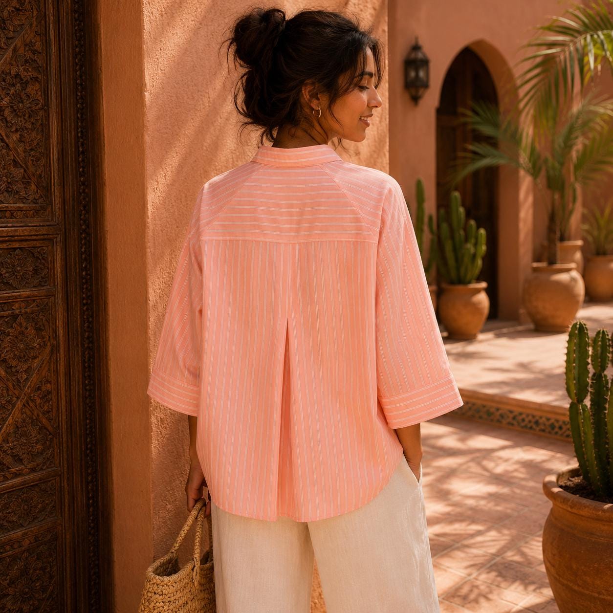Blusa de lino a rayas rosas para mujer.