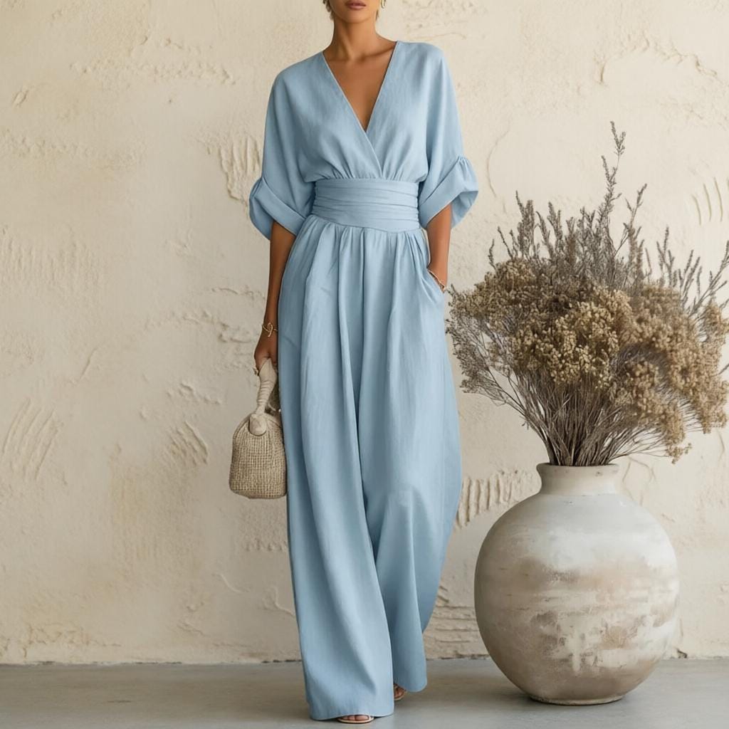 Mono de mujer estilo boho chic de pierna ancha con escote en V.