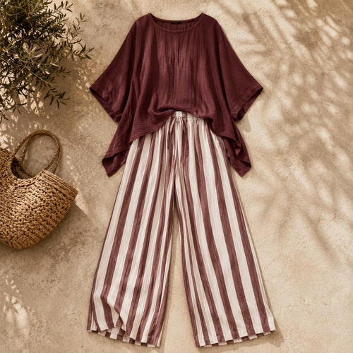 Conjunto de pantalón ancho a rayas y top de manga murciélago